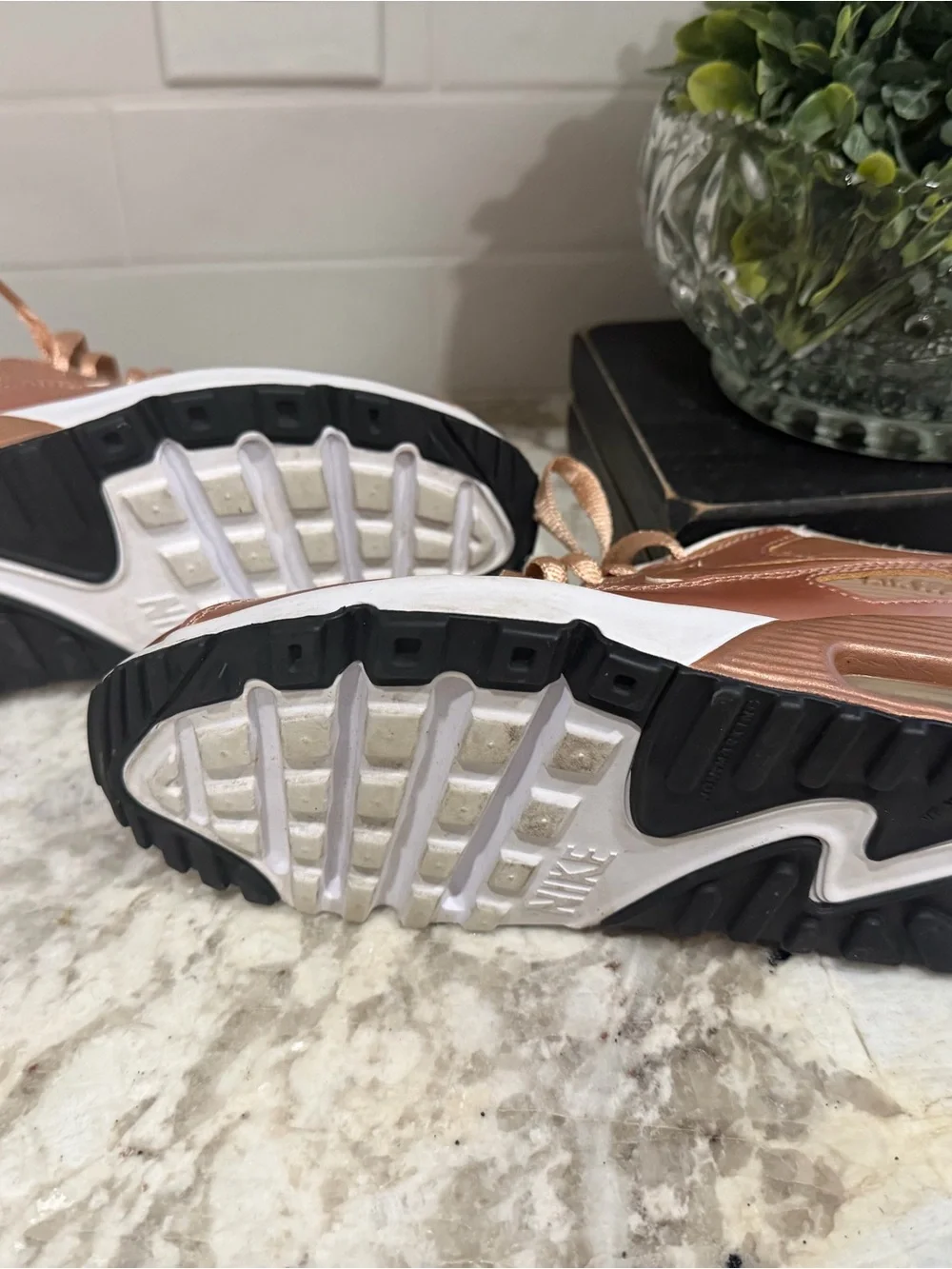 Nike AirMax 90 5.5 Y ROSE Gold Low-Top Sneakers